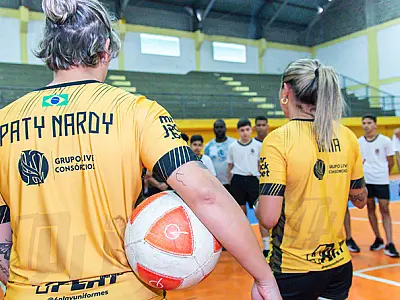 Alunos de São Vicente têm aula com campeãs brasileiras de Teqball, o esporte que está se espalhando