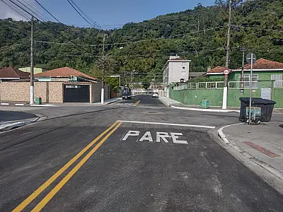 Três ruas do Saboó, em Santos, já contam com sarjetas, guias, calçadas e pavimento novos