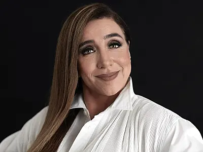Marisa Orth fala sobre alcoolismo de forma leve em nova temporada de 'Bárbara' no teatro