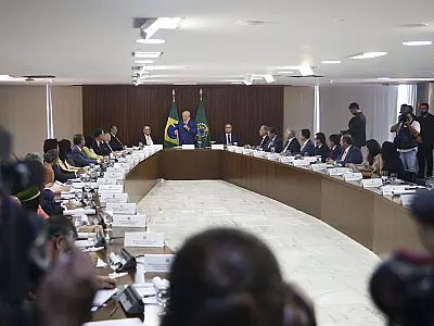 Lula defende salto de qualidade na educação, cultura e saúde