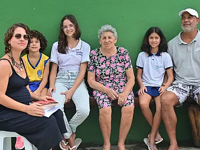 Jovens mães voltam a estudar, mas têm dificuldades com machismo e excesso de demandas
