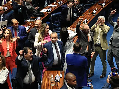 Senado aprova reforma tributária; texto volta à Câmara