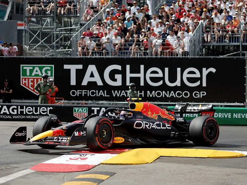Perez vence GP de Mônaco marcado por atraso e emoção na reta final