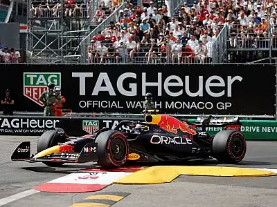 Perez vence GP de Mônaco marcado por atraso e emoção na reta final