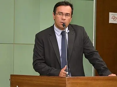 Ademário Oliveira segue sendo o prefeito com maior reprovação em série de pesquisas