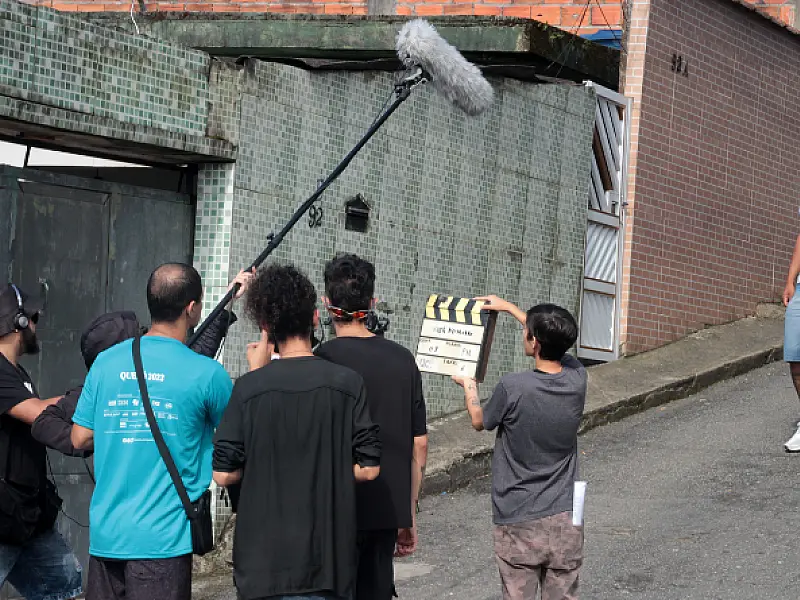 Querô abre inscrições para oficina de cinema gratuita aos moradores do bairro Cota 200, em Cubatão