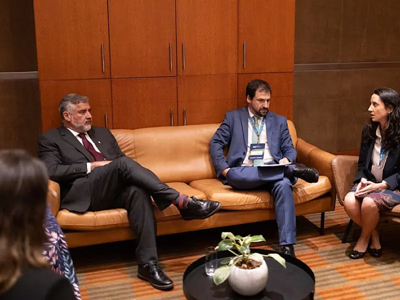 Brasil avança nos debates sobre integridade da informação e regulação de plataformas