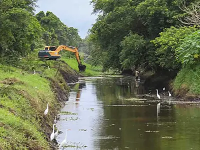 Prefeitura de Itanhaém faz ações preventivas de limpeza de rios, zeladoria e drenagem