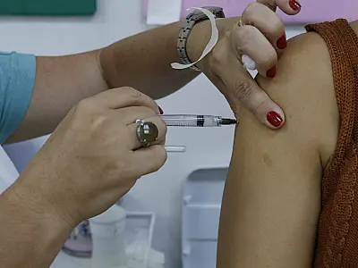 Brasil tem 21,6 mil novos casos e 137 óbitos