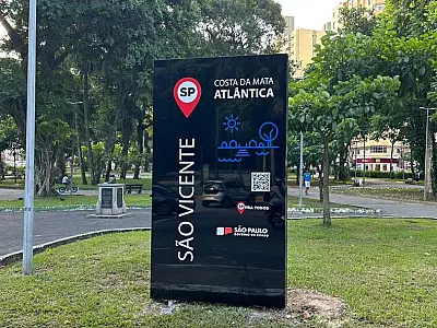 São Vicente recebe novos totens de sinalização turística do Governo de SP
