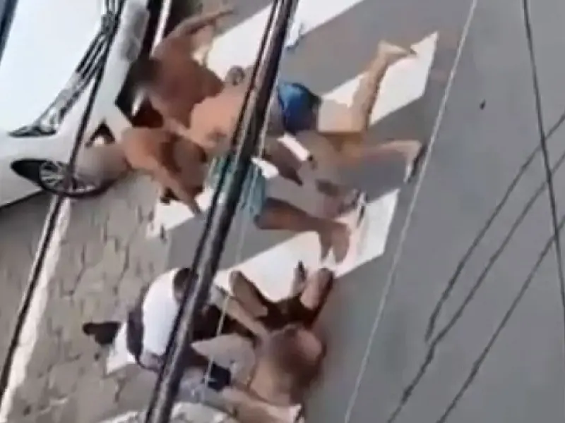 Menor rouba celular e é linchado por populares em Praia Grande