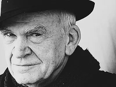 Morre Milan Kundera, autor de 'A Insustentável Leveza do Ser', aos 94 anos
