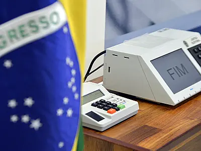 Líderes do Congresso e partidos pressionam por fundo eleitoral recorde para 2024