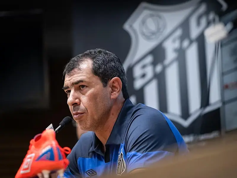 Carille remonta Santos pós clássico e vai mexer no time