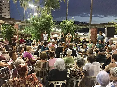 Grupo Macaco Velho mostra o melhor do samba no Chorinho no Aquário em Santos