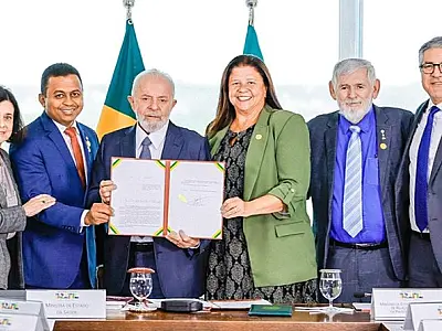Lula sanciona lei que prioriza cuidado e qualidade de vida a pacientes com Alzheimer
