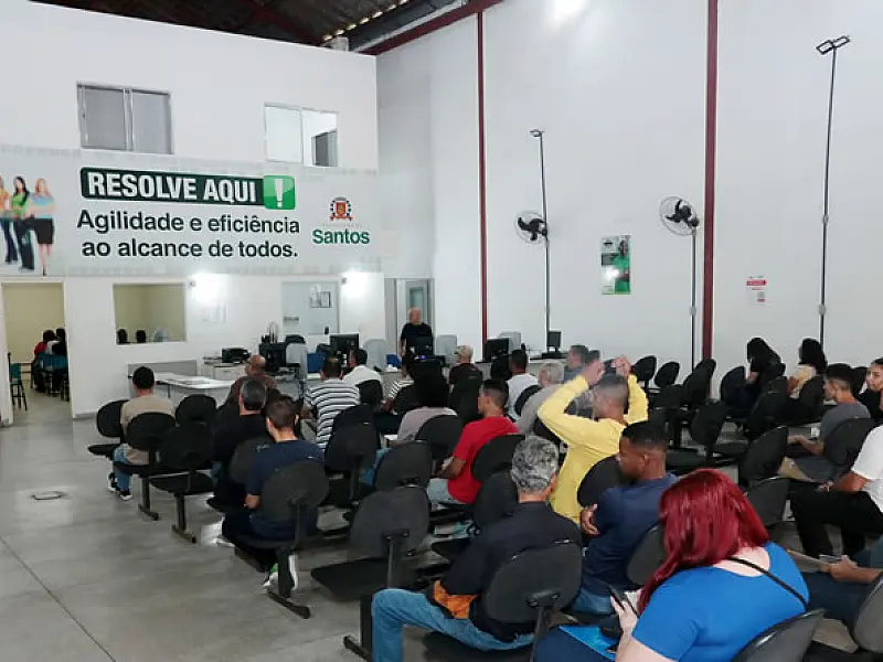 Quase 200 candidatos participam de entrevistas em mais um Mutirão do Emprego em Santos