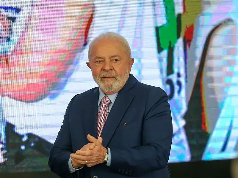 Lula afirma que não irá vender empresas públicas