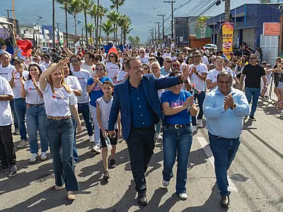 Celebrações do aniversário de 34 anos de Bertioga reúnem milhares de pessoas