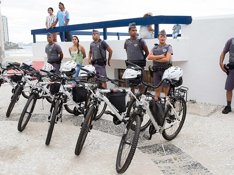 Primeiro verão pós-vacina faz PM ampliar efetivo na Baixada