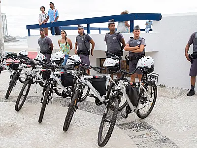 Primeiro verão pós-vacina faz PM ampliar efetivo na Baixada