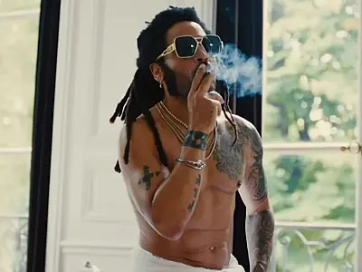 Lenny Kravitz diz como mantém corpo trincado aos 60 após surgir nu em clipe