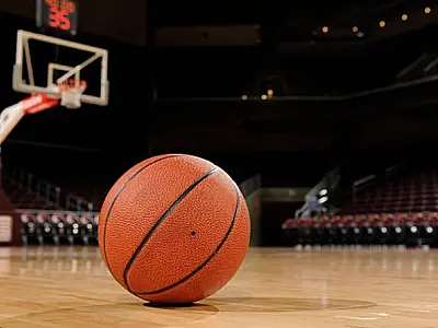 Últimas vagas nos playoffs da NBA serão definidas em noite decisiva