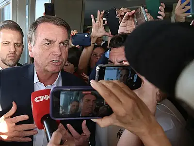 Passaporte de Bolsonaro é entregue às autoridades
