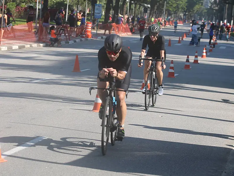 Santos recebe 33º Troféu Brasil de Triathlon neste domingo; trânsito tem alterações