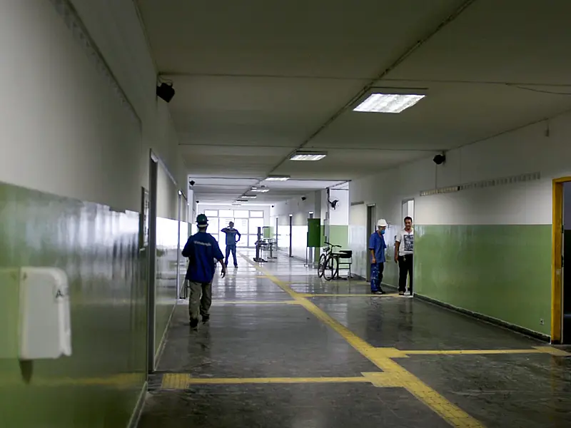 Aulas em Cubatão são adiadas mais uma vez e pais de alunos cobram prefeito Ademário