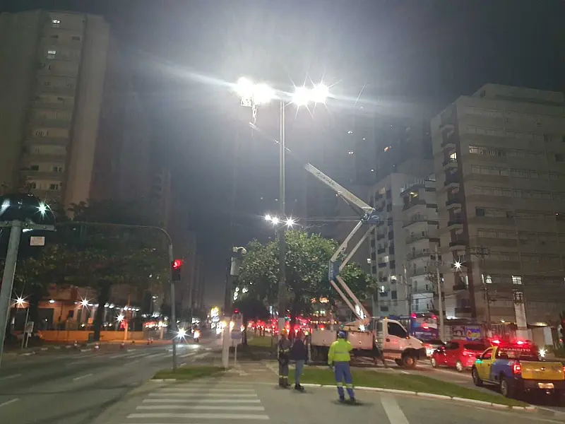 Troca de lâmpadas tornará orla de Santos mais luminosa e segura