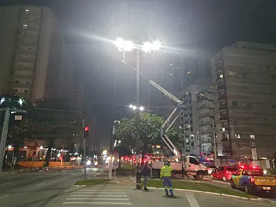 Troca de lâmpadas tornará orla de Santos mais luminosa e segura
