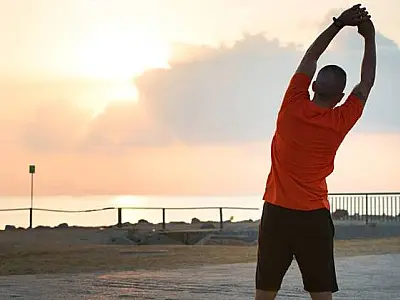 Fazer 20 minutos de exercício por dia compensa 12 horas de tempo sentado, diz estudo