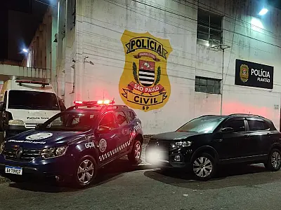 GCM de São Vicente localiza carro roubado e devolve à vítima