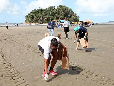 Conscientização: Santos terá mutirão de limpeza na praia no World Cleanup Day