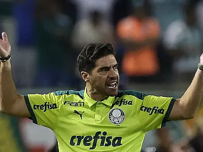 Abel Ferreira diz que esposa ameaça vender um carro a cada expulsão
