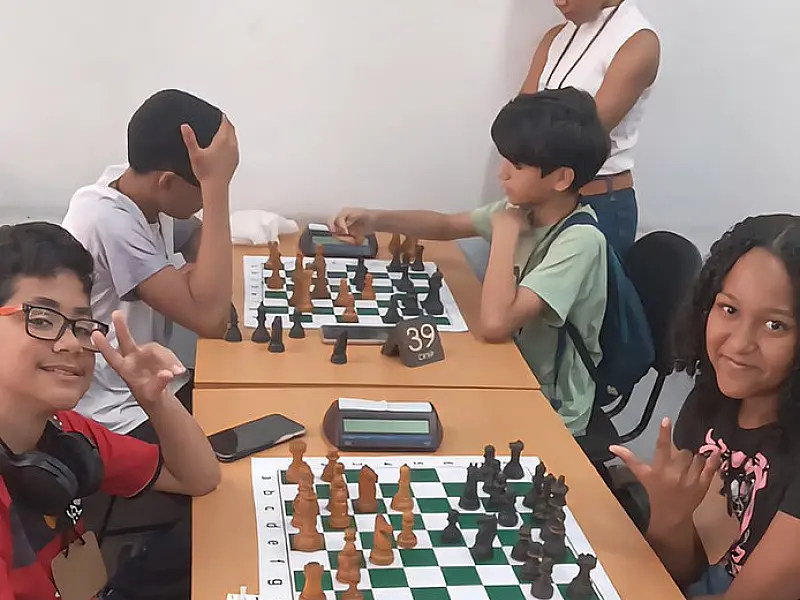 Estudantes de Guarujá brilham em torneio de xadrez
