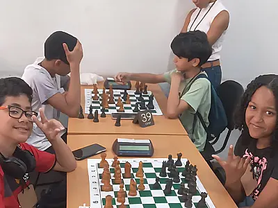 Estudantes de Guarujá brilham em torneio de xadrez