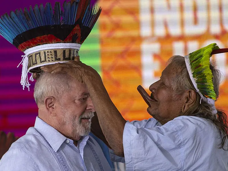 Lula assina demarcação de seis terras indígenas