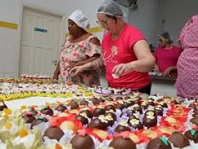 Alunas concluem curso de confecção de doces finos no PIC Vila Alice