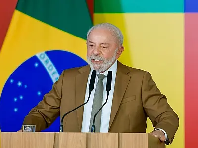 "Evitar que os efeitos das guerras cheguem ao povo brasileiro", diz Lula ao assinar medidas