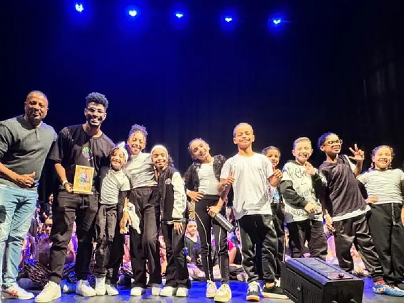Crianças de escola de São Vicente conquistam 1º lugar em festival de dança em Santos