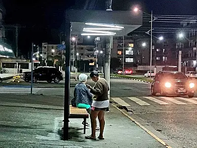 Novos pontos de ônibus em Bertioga oferecem conforto, segurança e informações