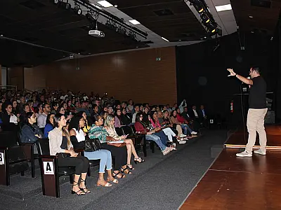 Arena em Guarujá quer incentivar jovens a empreender em tecnologia e redes sociais