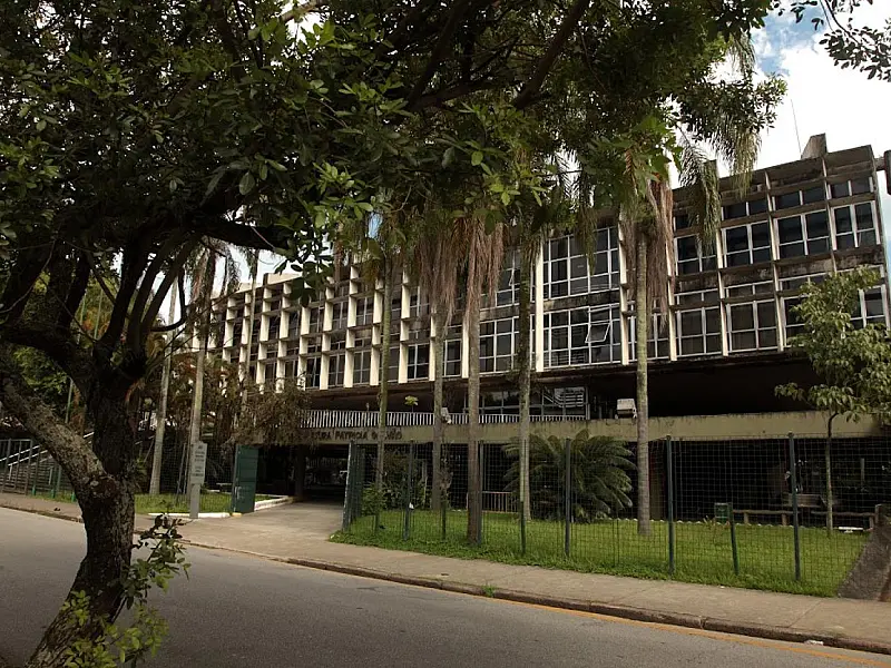 Restauração da fachada do Teatro Municipal de Santos começa agora após o Carnaval