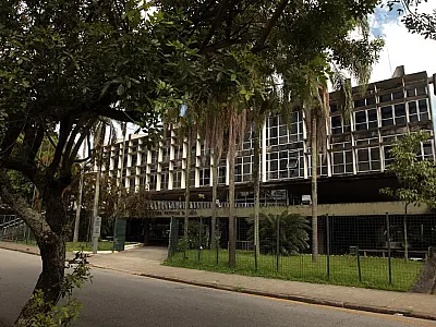 Restauração da fachada do Teatro Municipal de Santos começa agora após o Carnaval