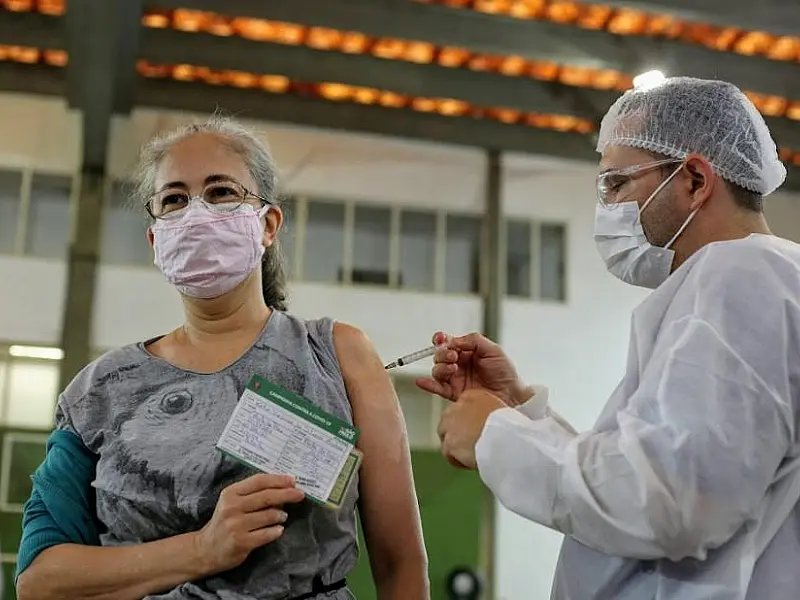 Santos antecipa aplicação de doses de vacina contra a Covid-19 do feriado de Tiradentes