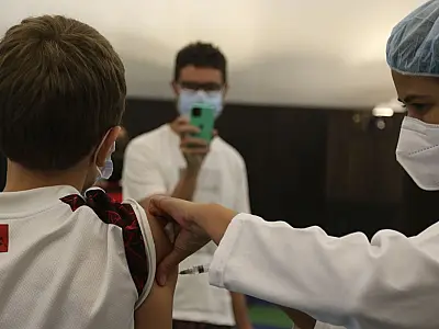 Queda da imunidade da vacina é menor em infectados antes do uso