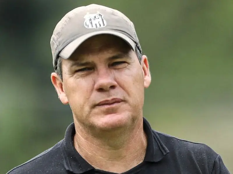 Agora é sub-20! Técnico Elder Campos celebra promoção de categoria na base do Santos