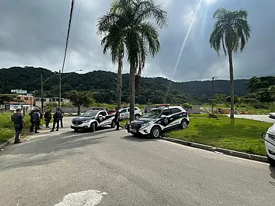 Ação da Força Tarefa de Guarujá coíbe invasão em área na Enseada